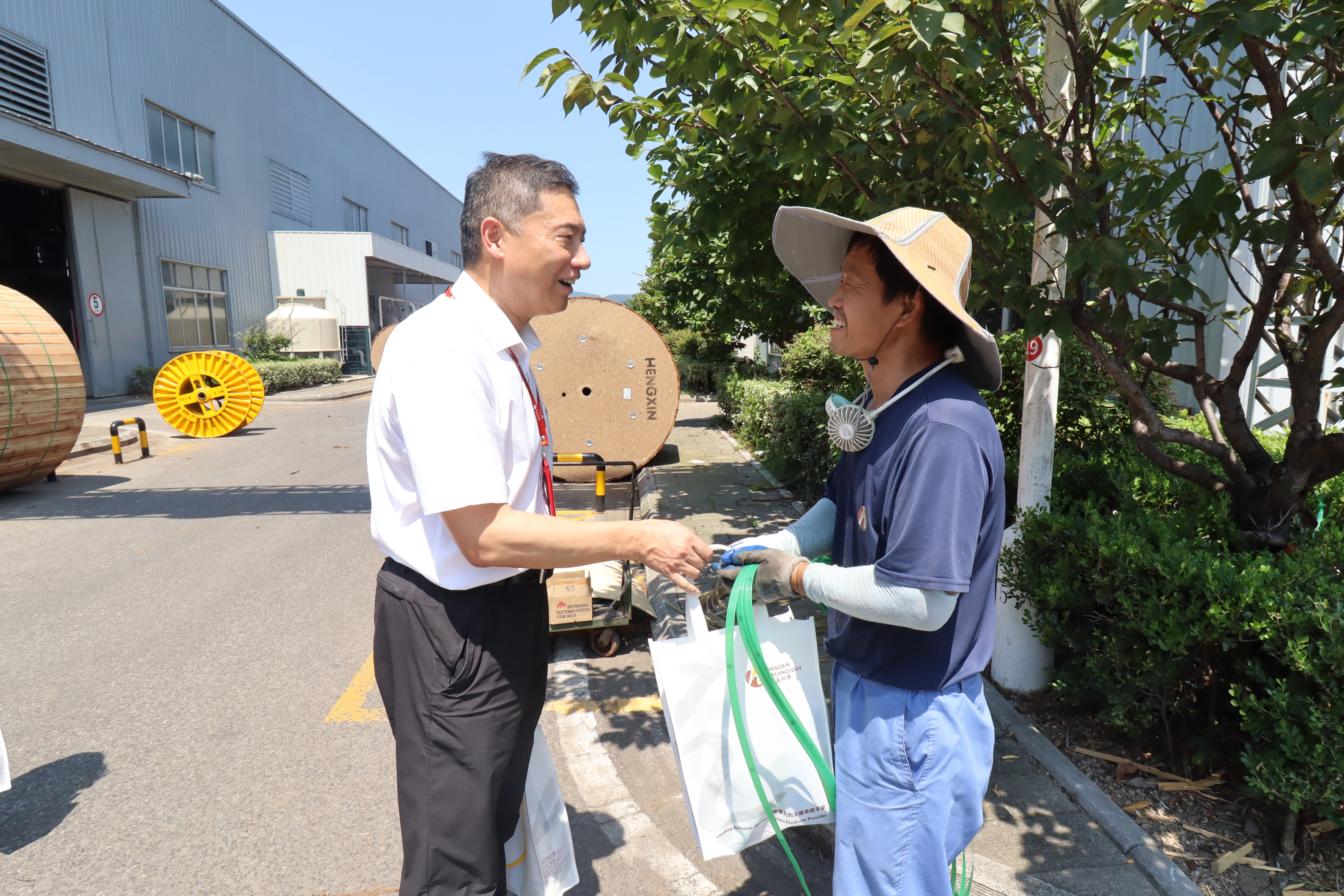 今年会为一线员工送清凉